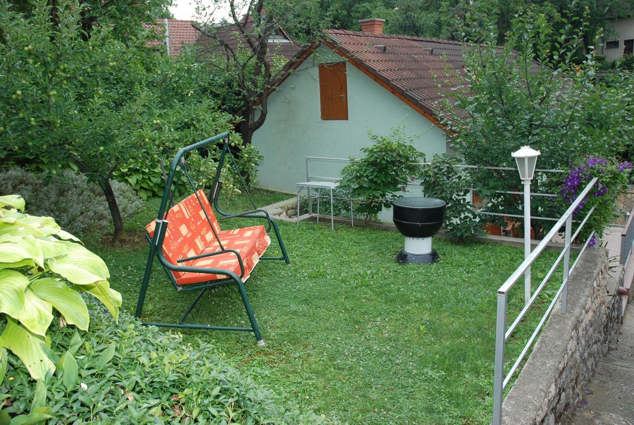 Zoeldike Vendeghaz Hotel Kaposvar Exterior photo
